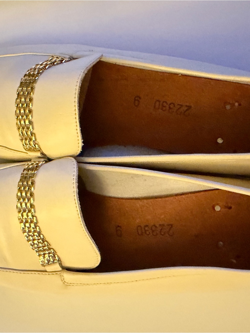Vionic Cream Gold Chain Loafers Women’s Size 10